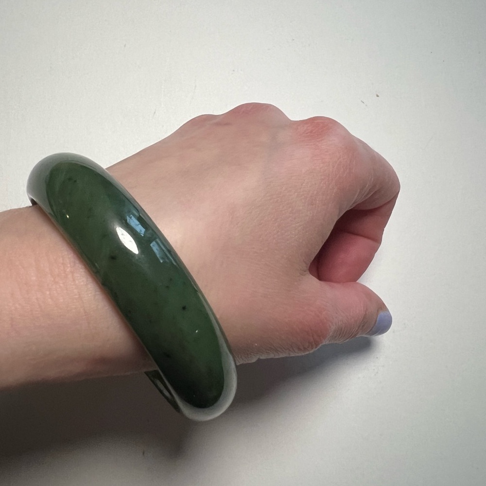 Nephrite Jade bangle 7.5”/19cm inner diameter - Picture 10 of 16